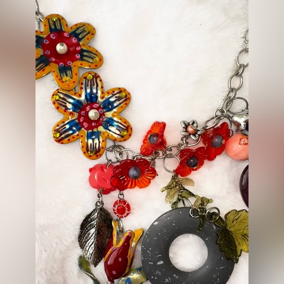 2000’s Statement Necklace - Picture 3 of 3